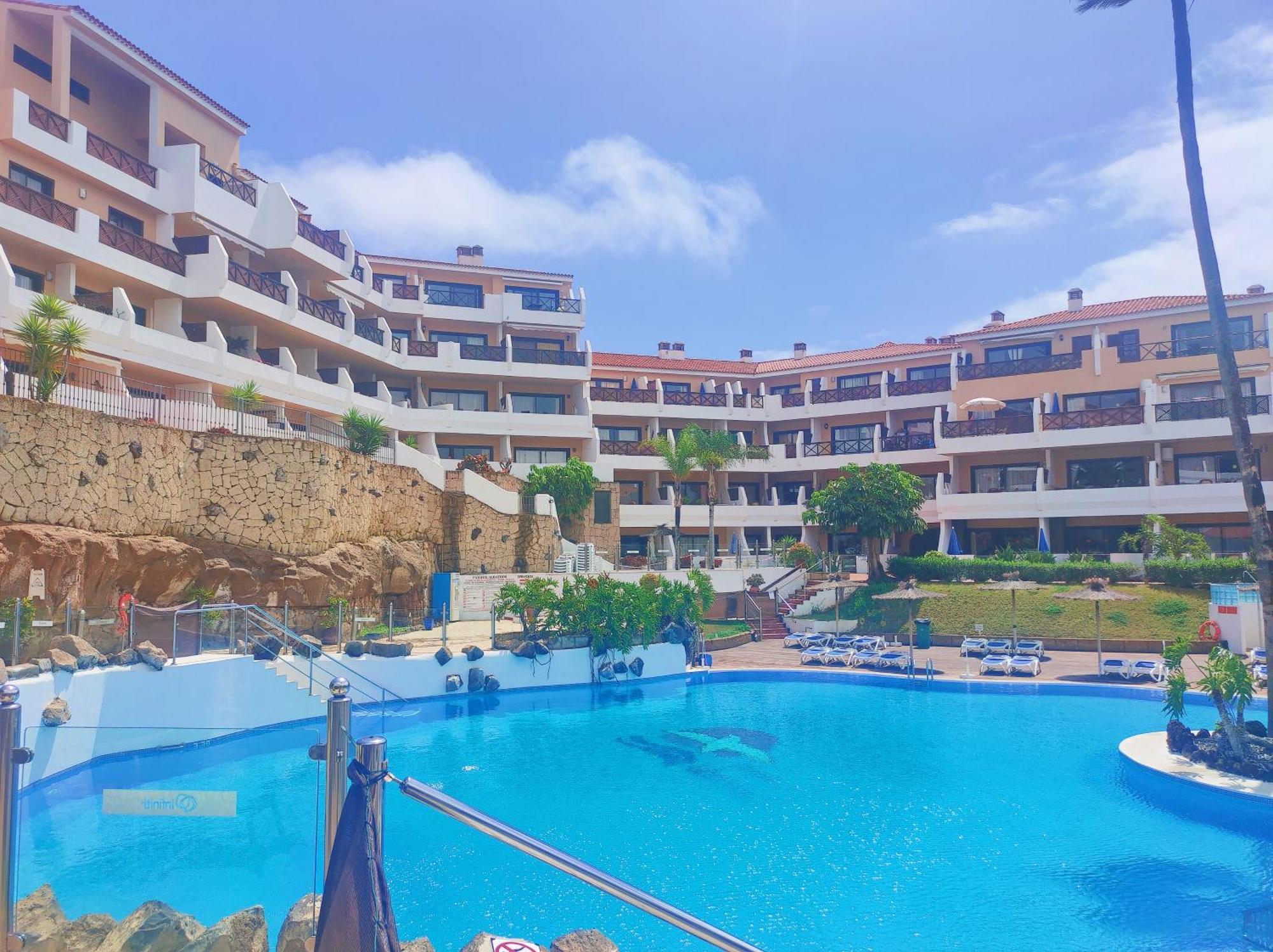 Moderno Y Luminoso Atico Con Vistas Y Piscina Apartment San Miguel de Abona Luaran gambar