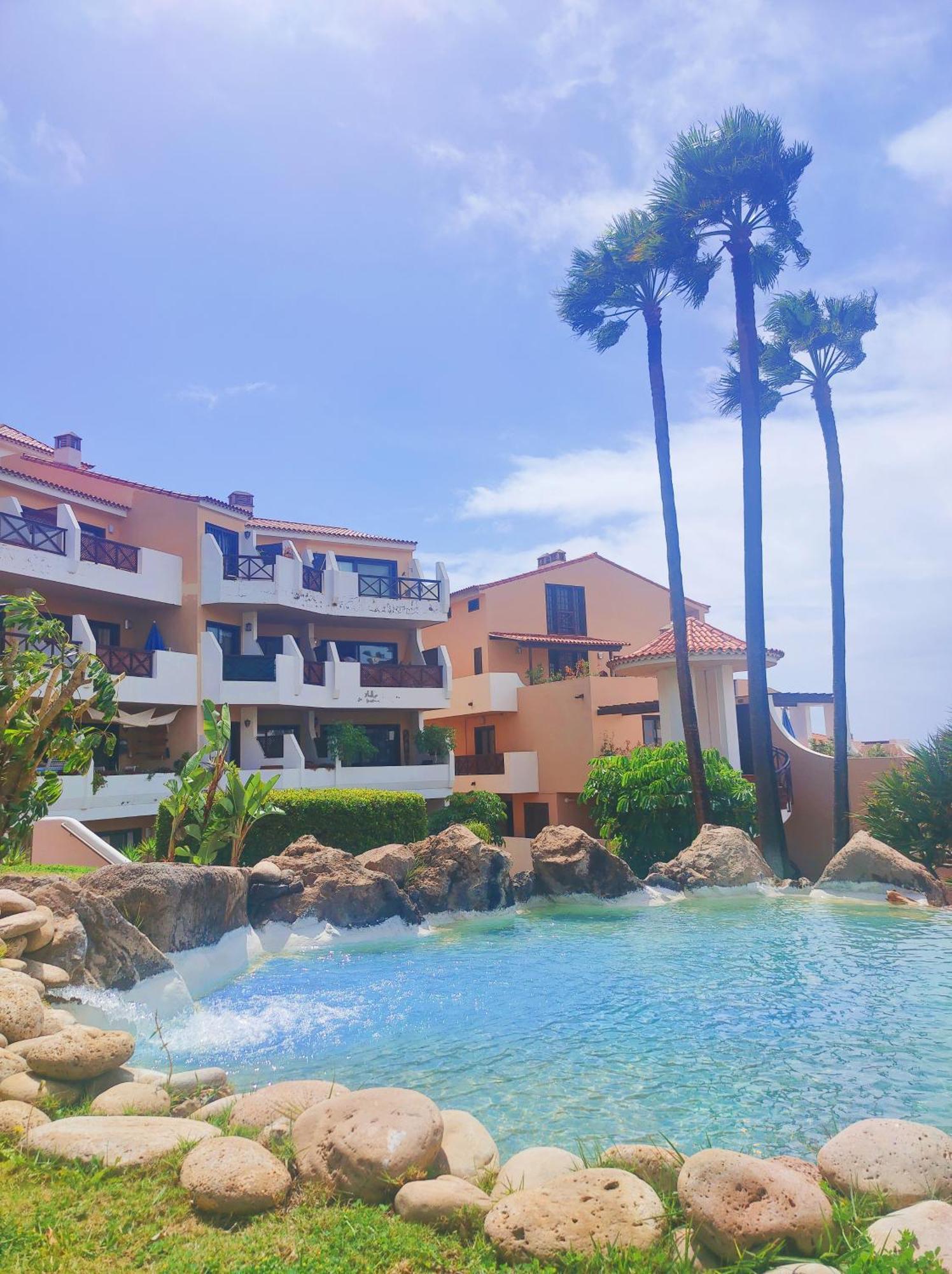Moderno Y Luminoso Atico Con Vistas Y Piscina Apartment San Miguel de Abona Luaran gambar