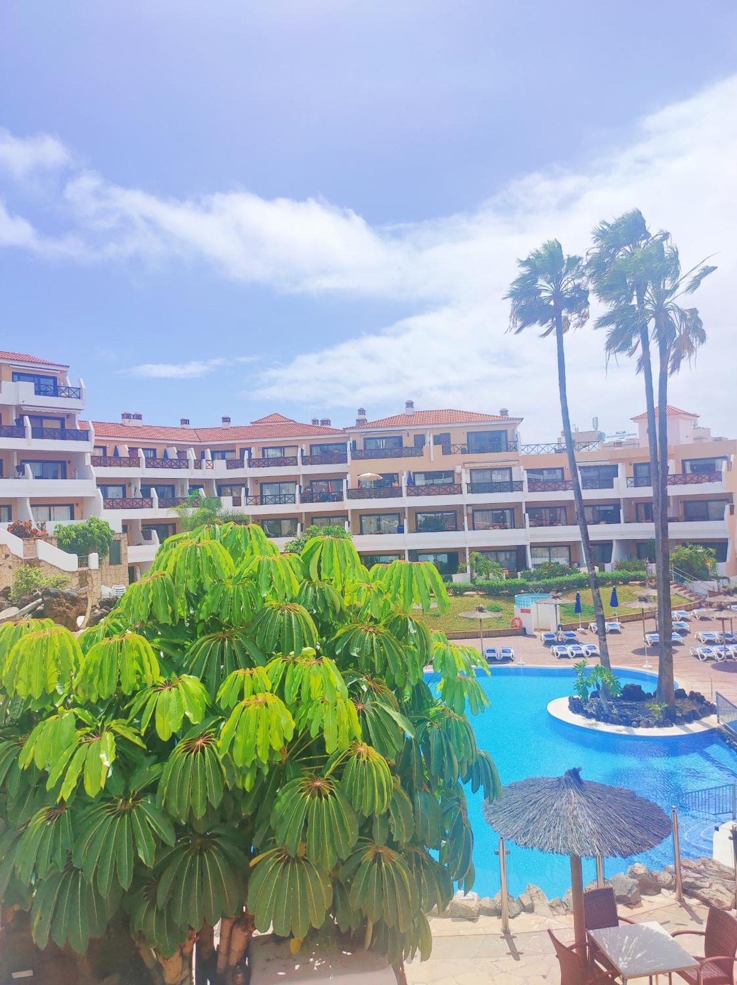 Moderno Y Luminoso Atico Con Vistas Y Piscina Apartment San Miguel de Abona Luaran gambar