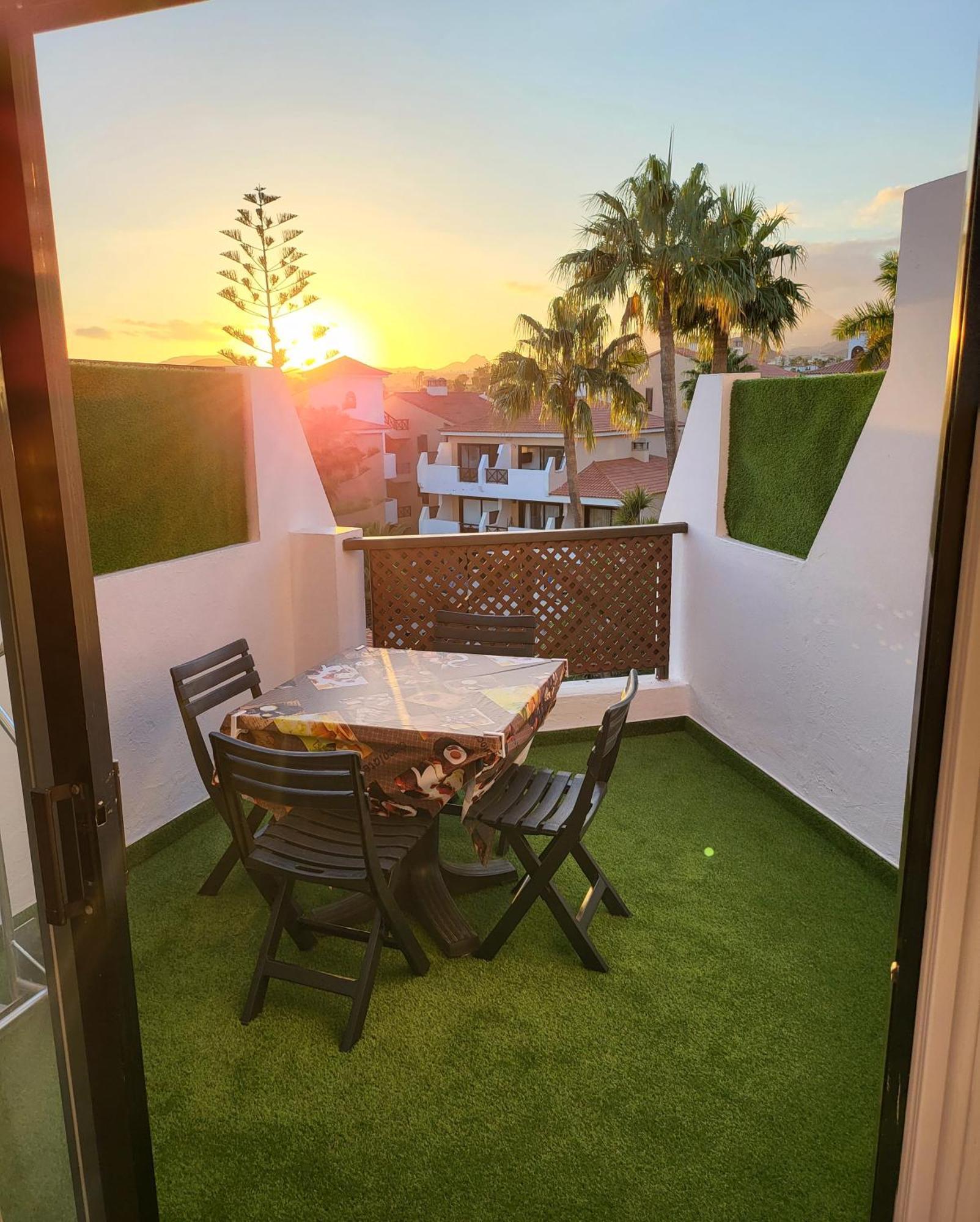 Moderno Y Luminoso Atico Con Vistas Y Piscina Apartment San Miguel de Abona Luaran gambar