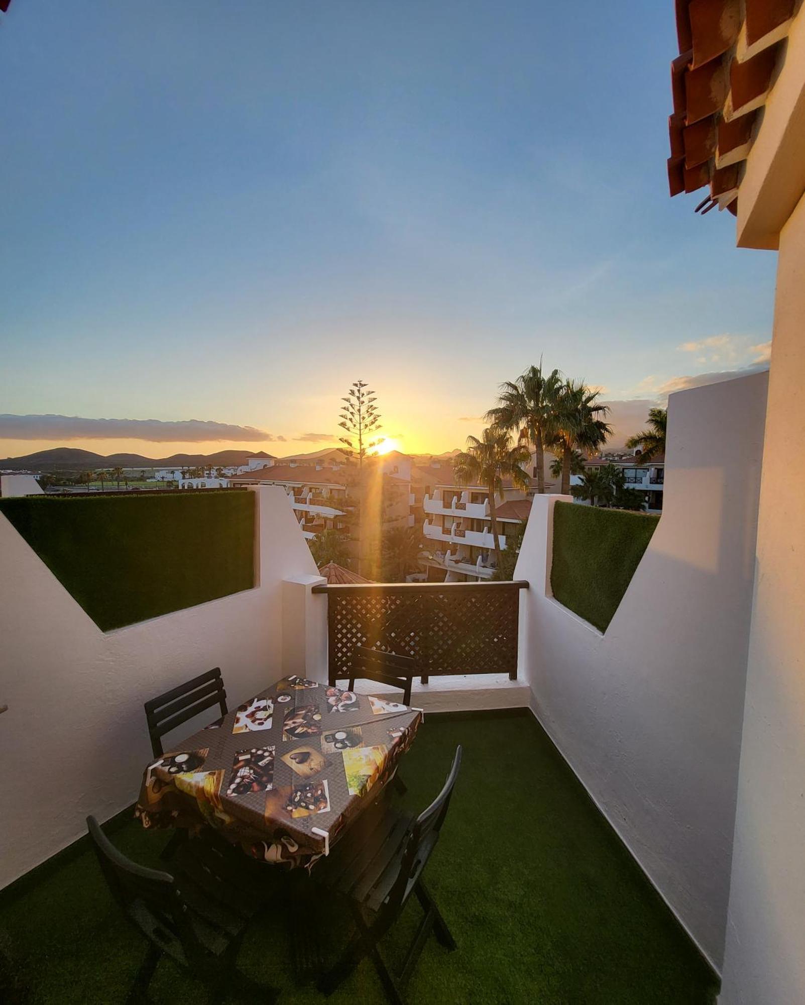 Moderno Y Luminoso Atico Con Vistas Y Piscina Apartment San Miguel de Abona Luaran gambar