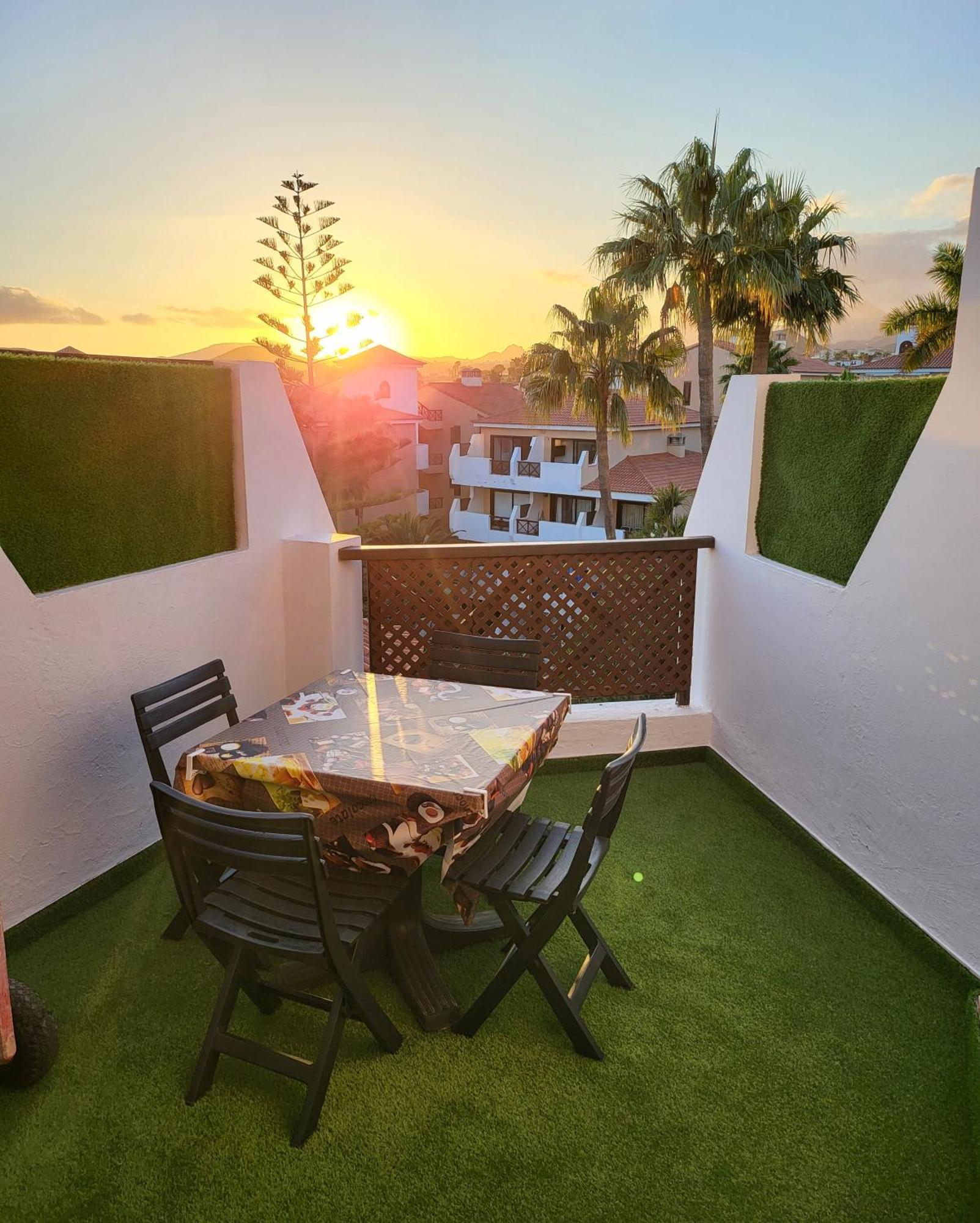 Moderno Y Luminoso Atico Con Vistas Y Piscina Apartment San Miguel de Abona Luaran gambar
