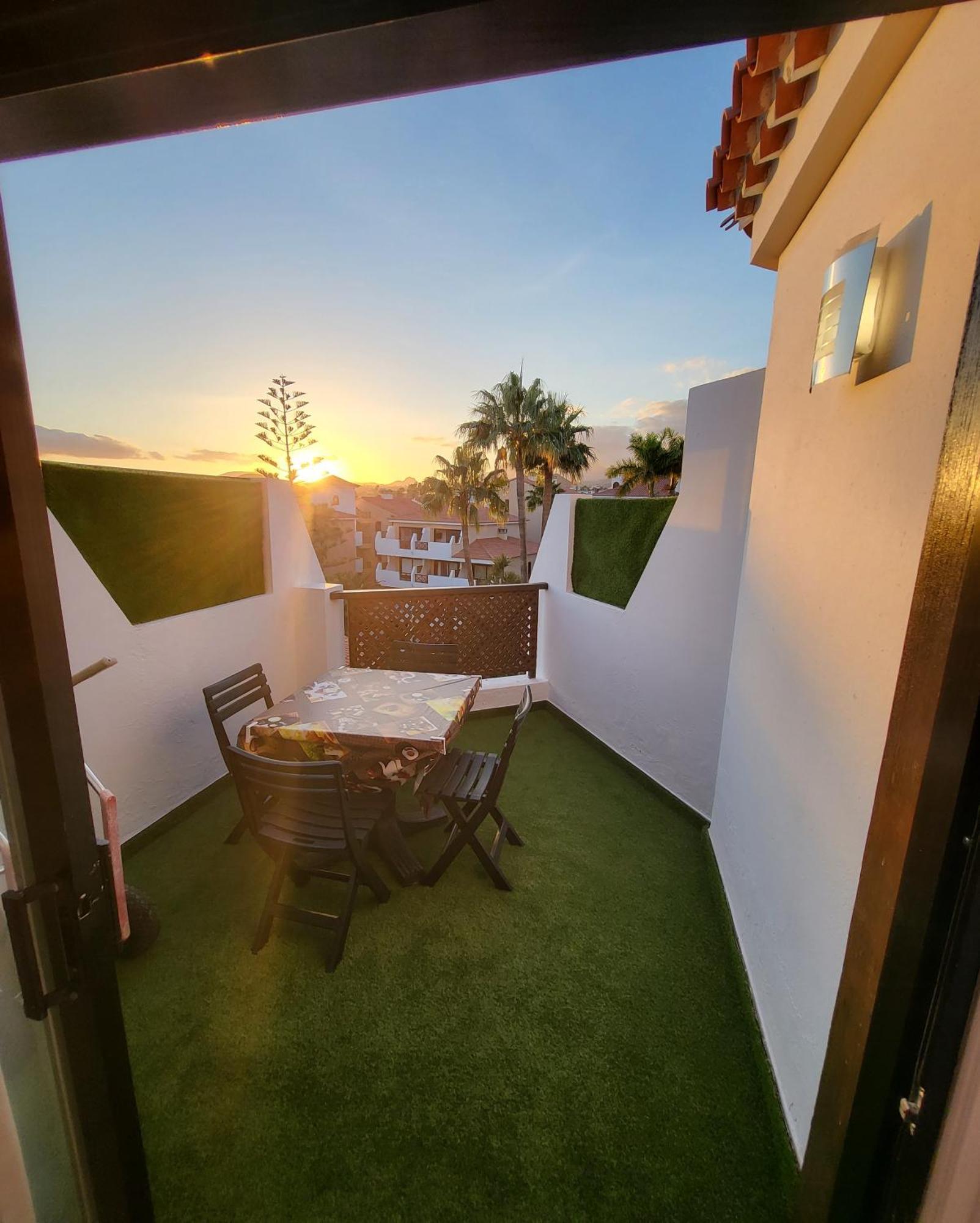 Moderno Y Luminoso Atico Con Vistas Y Piscina Apartment San Miguel de Abona Luaran gambar