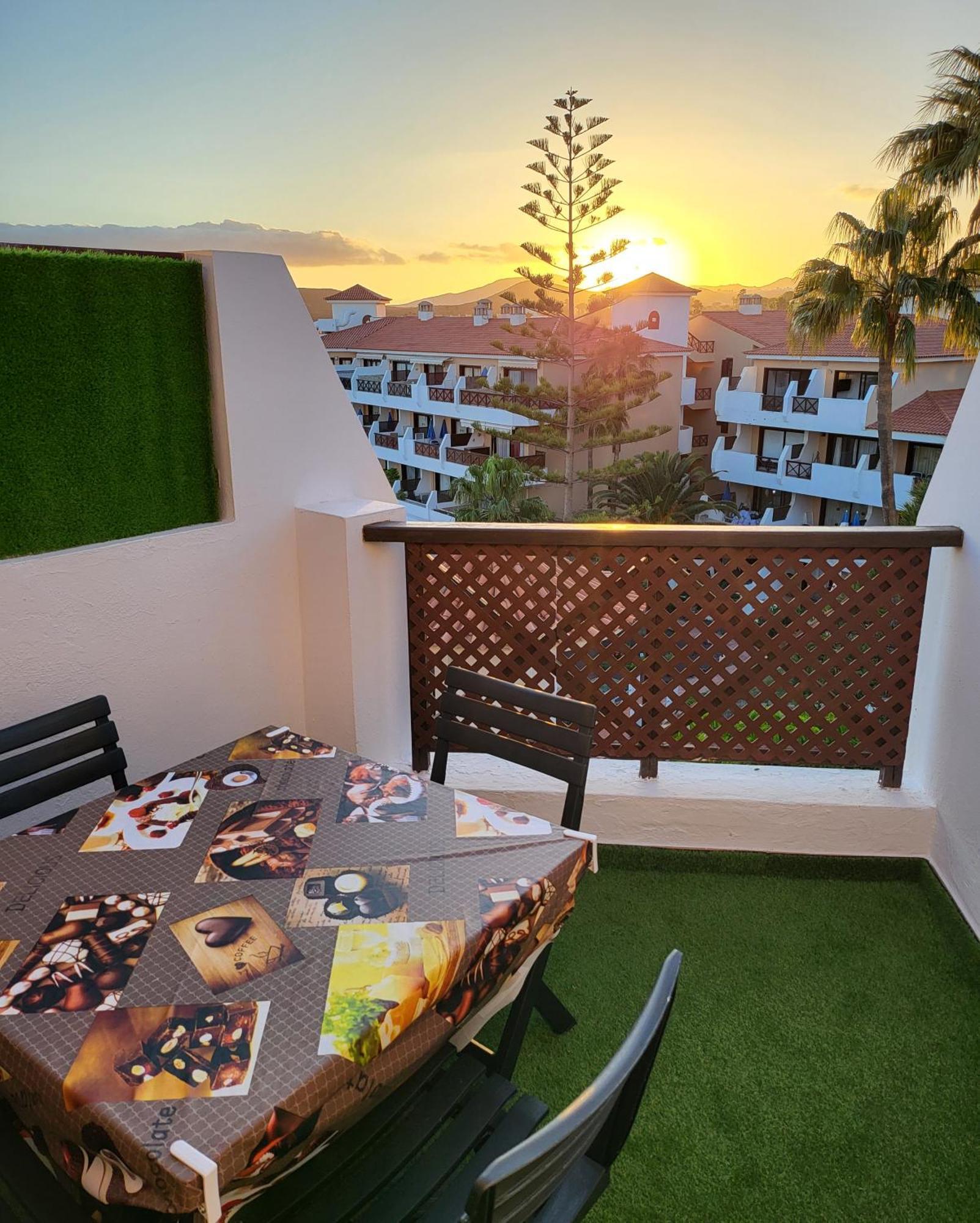 Moderno Y Luminoso Atico Con Vistas Y Piscina Apartment San Miguel de Abona Luaran gambar