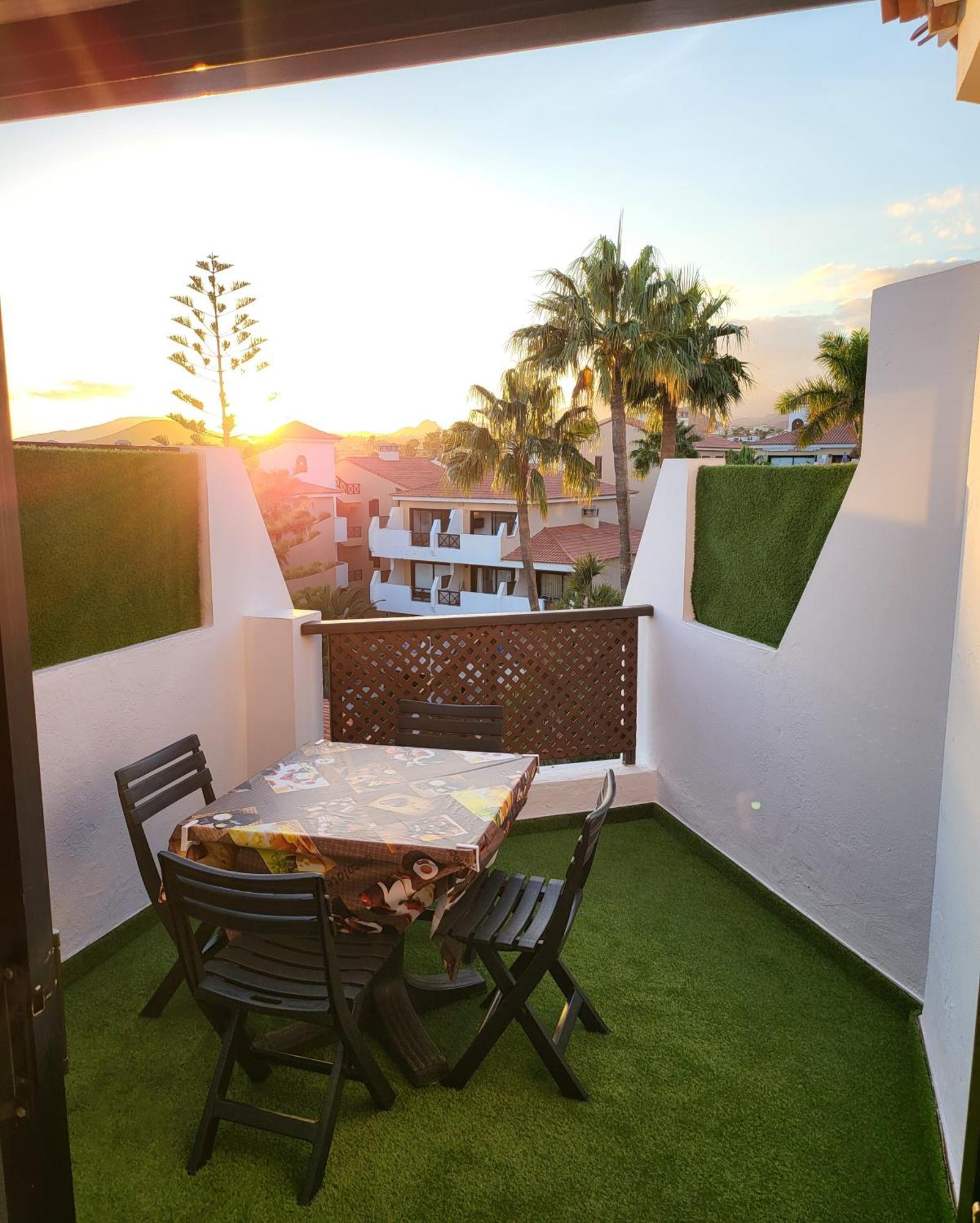 Moderno Y Luminoso Atico Con Vistas Y Piscina Apartment San Miguel de Abona Luaran gambar