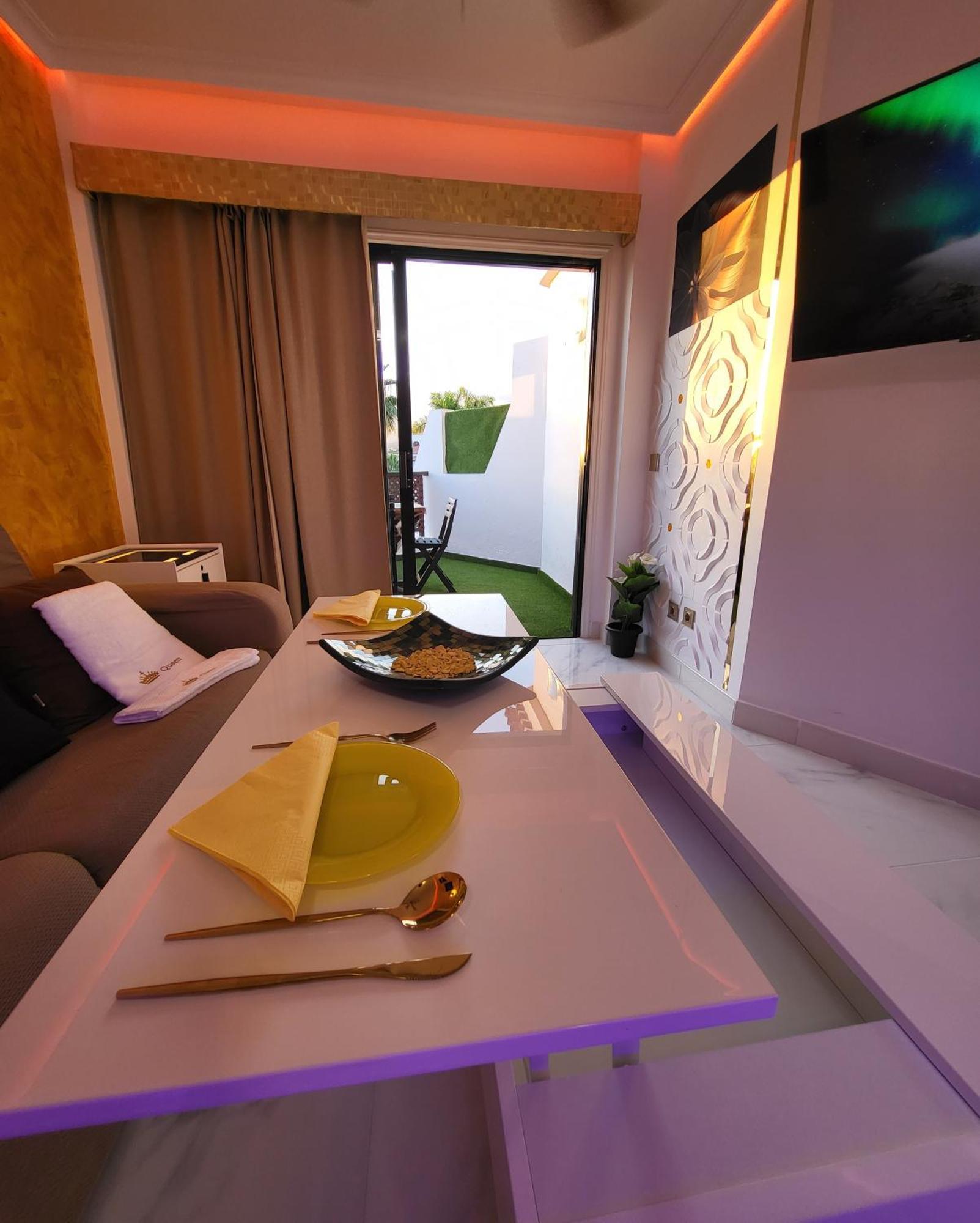 Moderno Y Luminoso Atico Con Vistas Y Piscina Apartment San Miguel de Abona Luaran gambar
