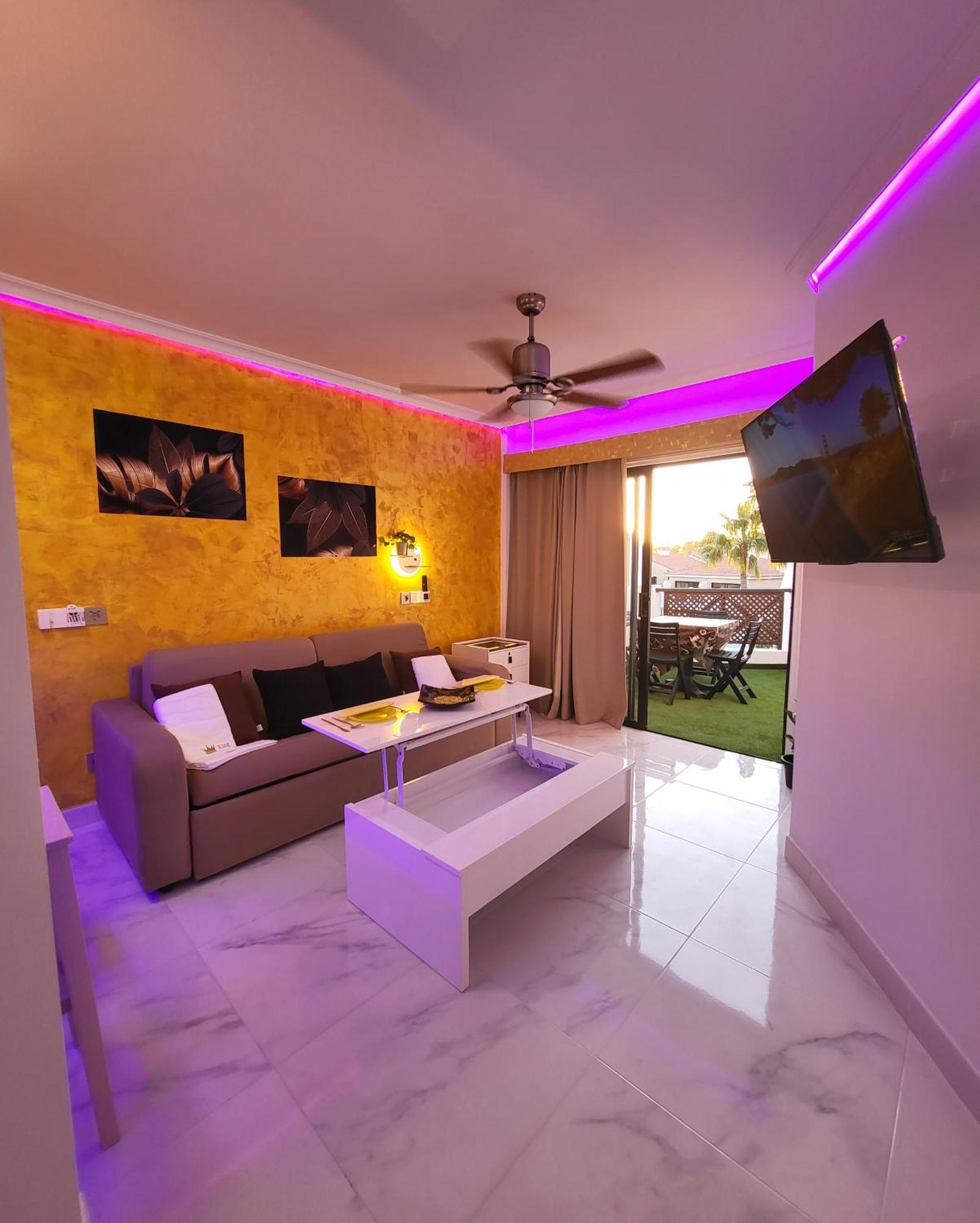 Moderno Y Luminoso Atico Con Vistas Y Piscina Apartment San Miguel de Abona Luaran gambar