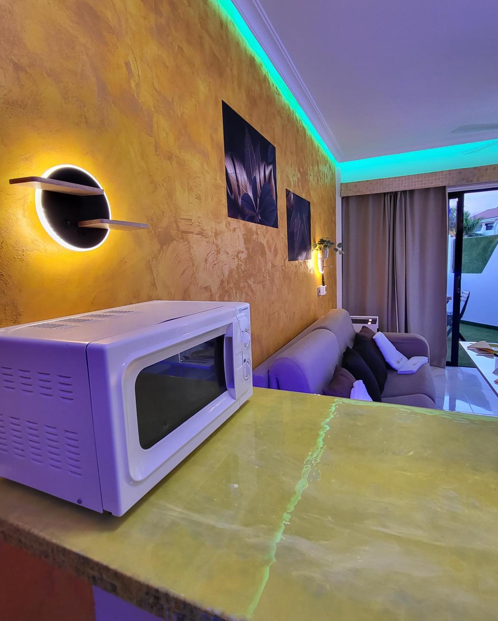 Moderno Y Luminoso Atico Con Vistas Y Piscina Apartment San Miguel de Abona Luaran gambar