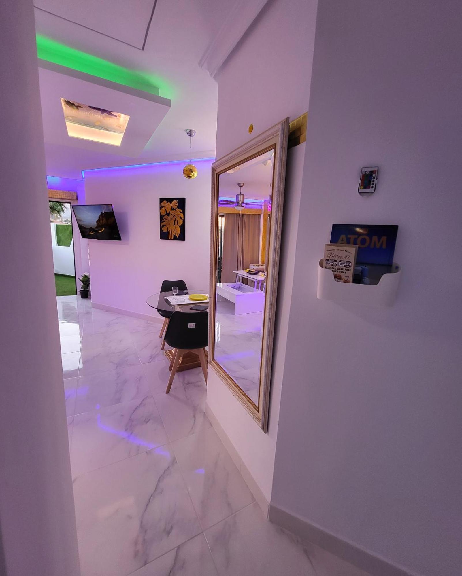Moderno Y Luminoso Atico Con Vistas Y Piscina Apartment San Miguel de Abona Luaran gambar