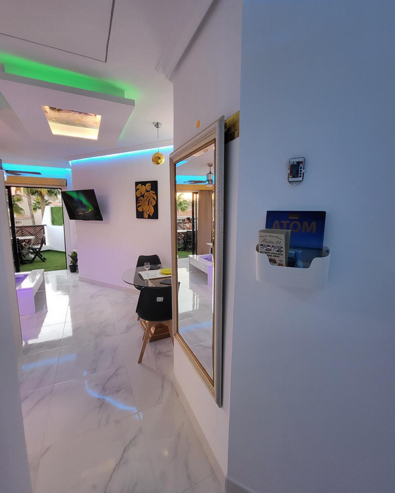 Moderno Y Luminoso Atico Con Vistas Y Piscina Apartment San Miguel de Abona Luaran gambar