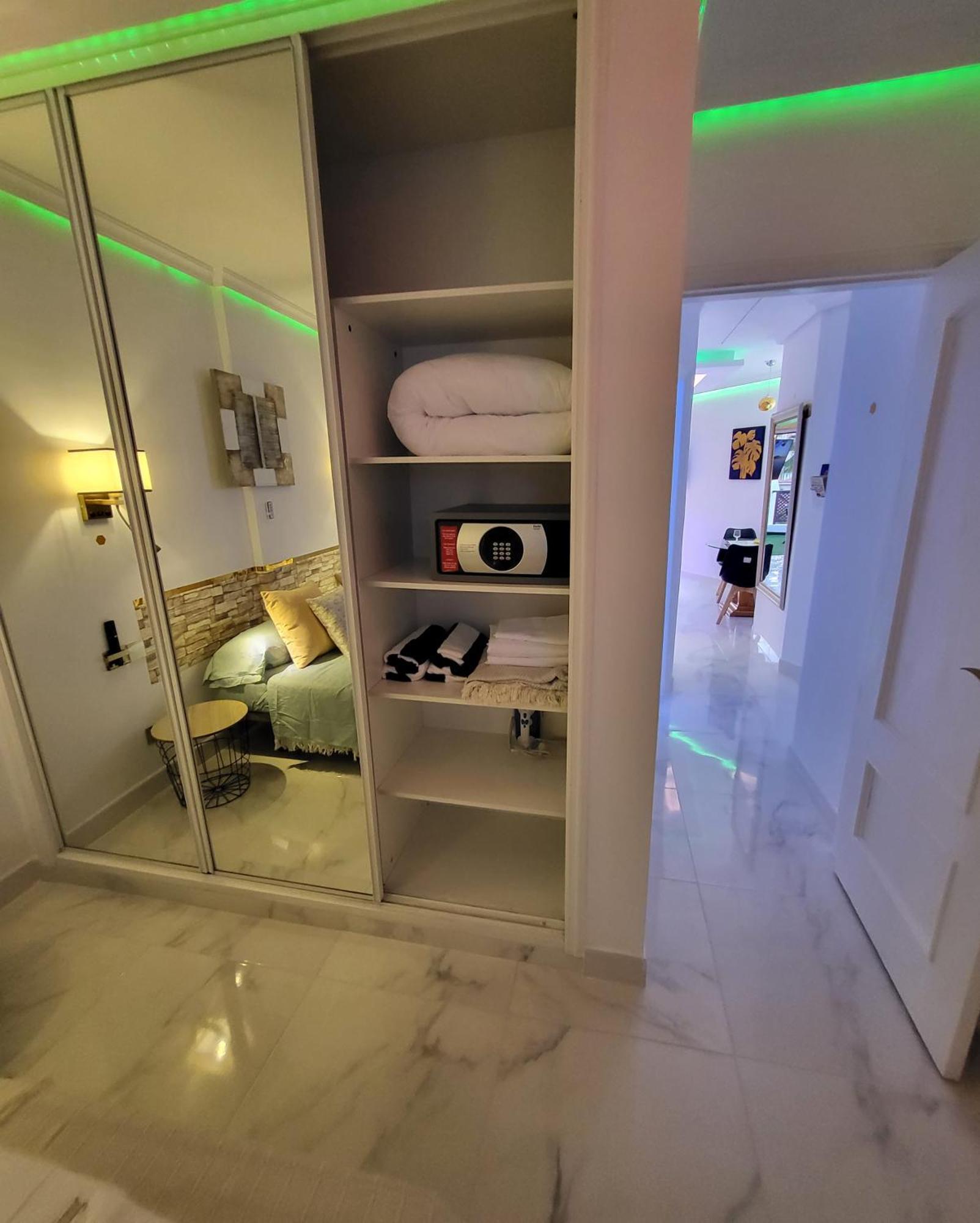 Moderno Y Luminoso Atico Con Vistas Y Piscina Apartment San Miguel de Abona Luaran gambar