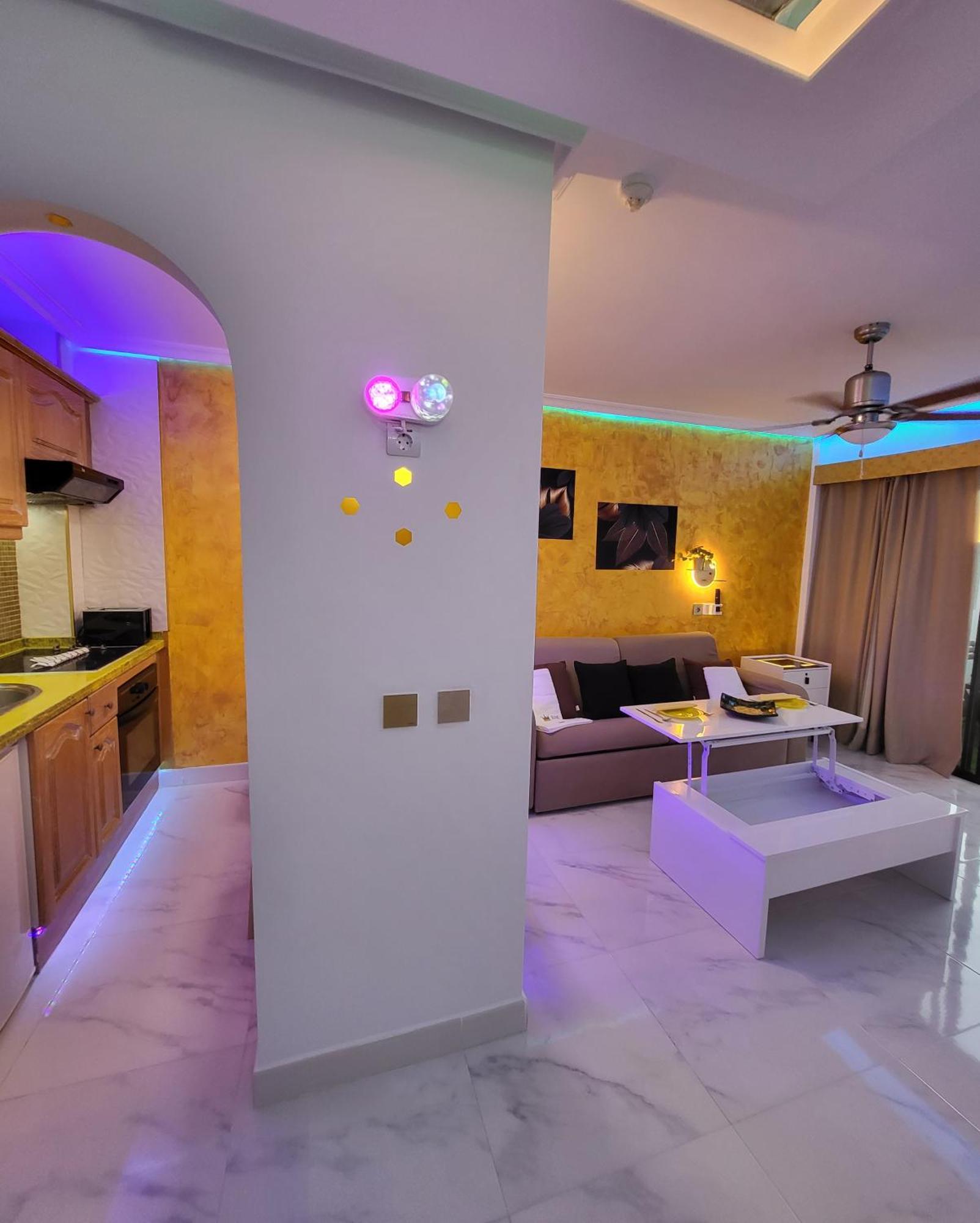 Moderno Y Luminoso Atico Con Vistas Y Piscina Apartment San Miguel de Abona Luaran gambar