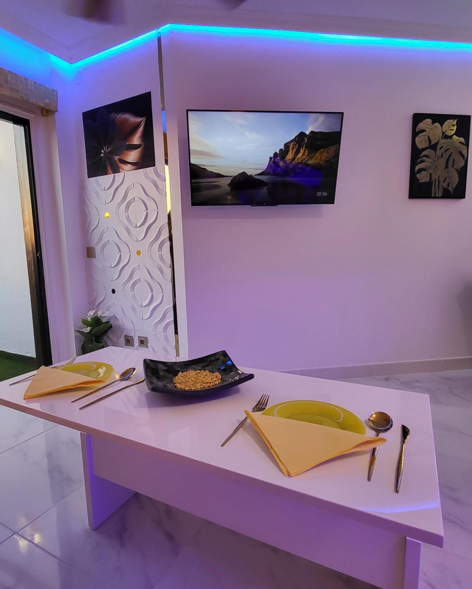 Moderno Y Luminoso Atico Con Vistas Y Piscina Apartment San Miguel de Abona Luaran gambar